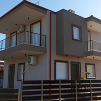 Διώροφη εξοχική κατοικία στον Άγιο Νικόλαο Δήμου Σιθωνίας