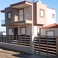 Διώροφη εξοχική κατοικία στον Άγιο Νικόλαο Δήμου Σιθωνίας